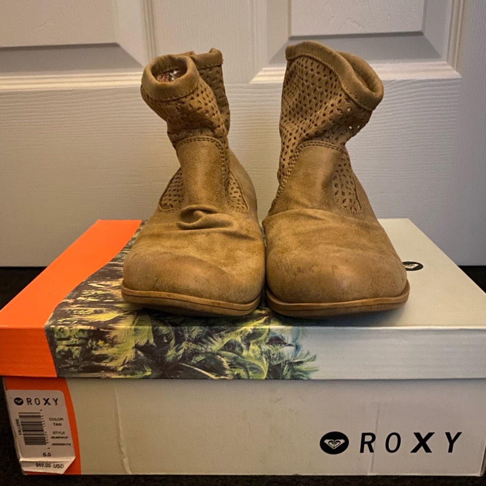 Roxy Valerie Tan Booties